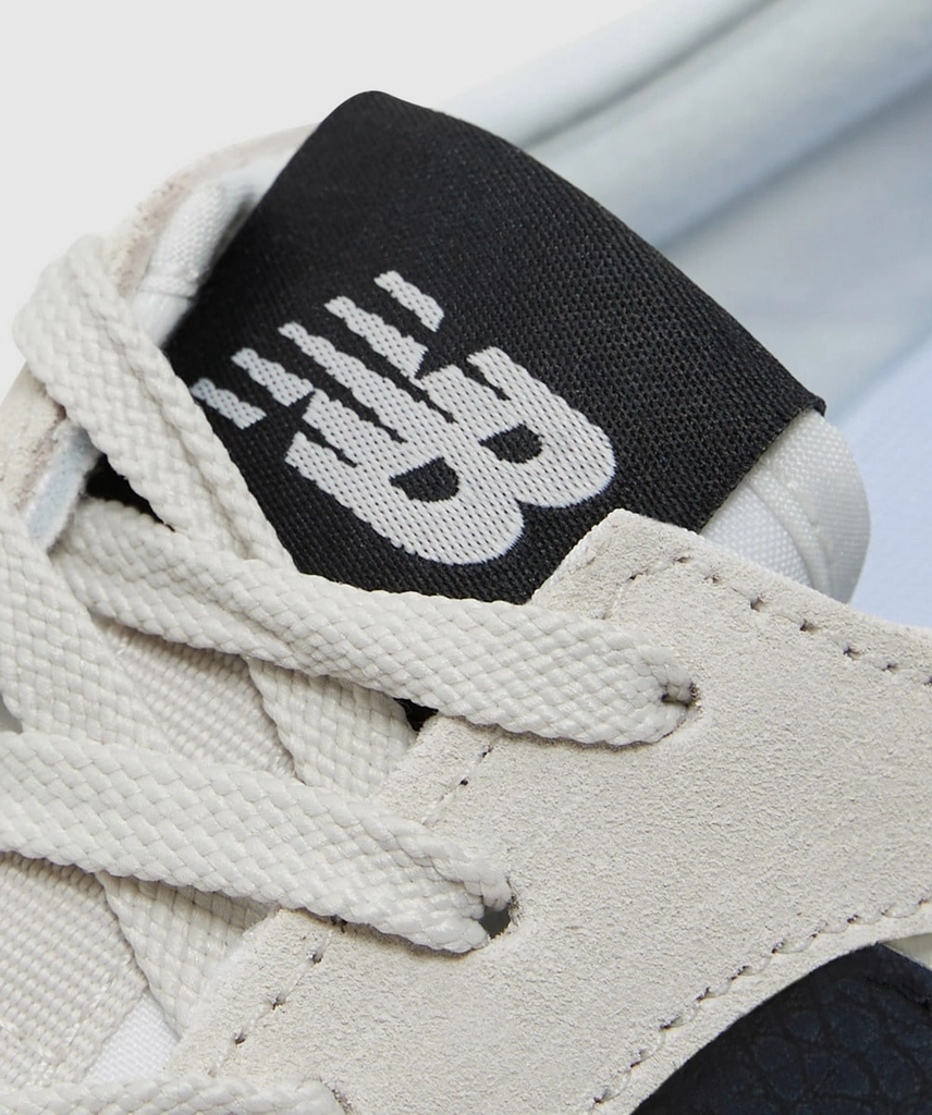 New Balance 327 sneaker